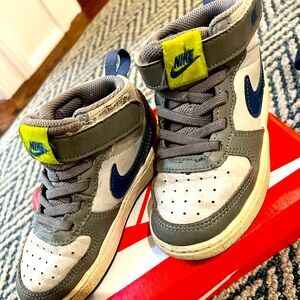 Nike toddler boys blue and gray court borough sneaker size 9C